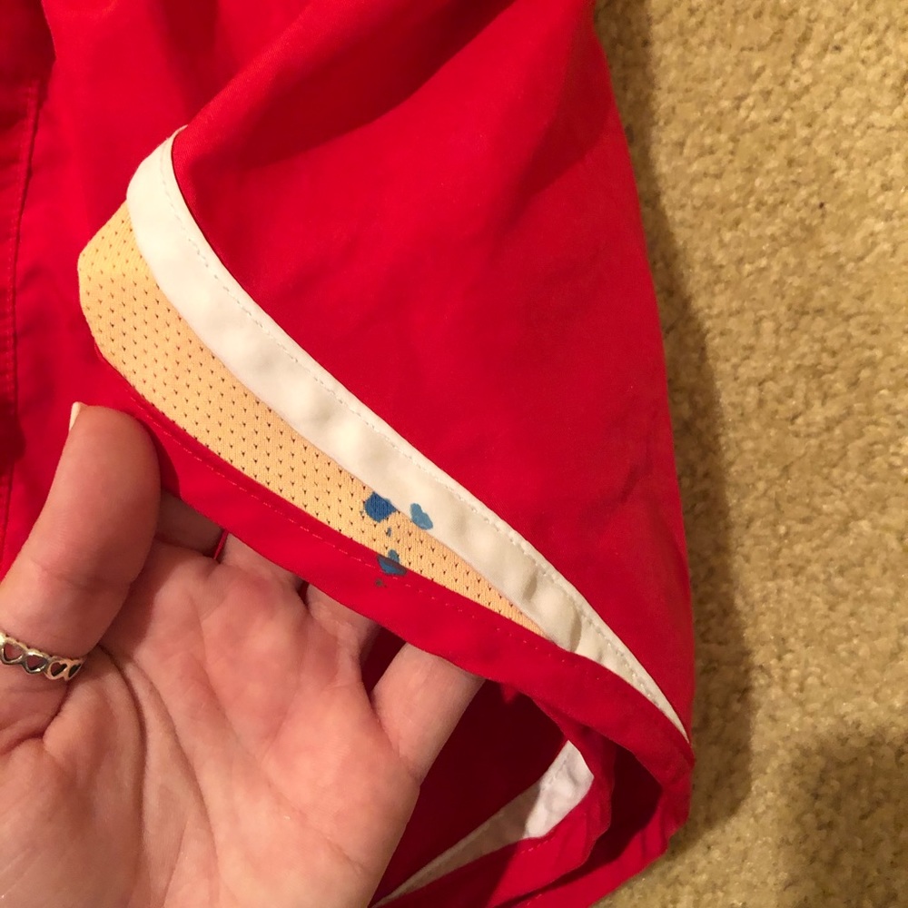 21 pairs of women’s Nike tempo shorts - Picture 3 of 4